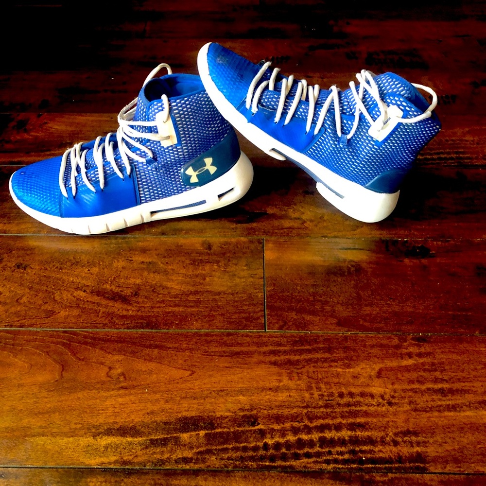 OPEN OFFERS❣️ Men’s UA HOVR Sneakers ✨